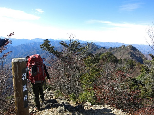 八丁尾根の行蔵峠