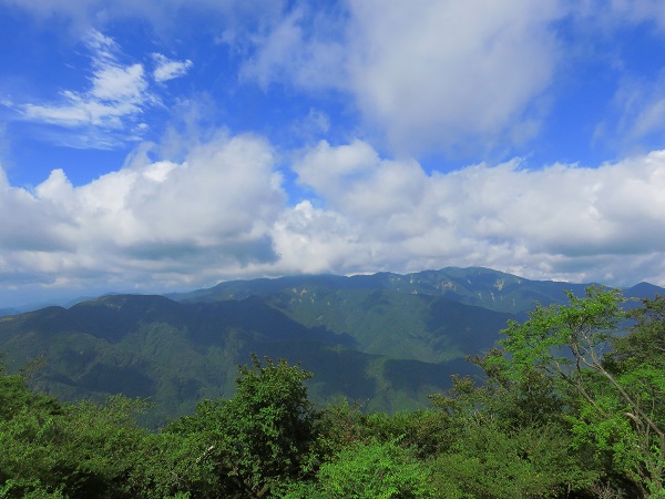 日向薬師から大山登山丹沢表尾根景色