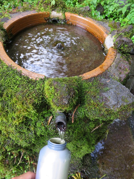 護摩屋敷の水