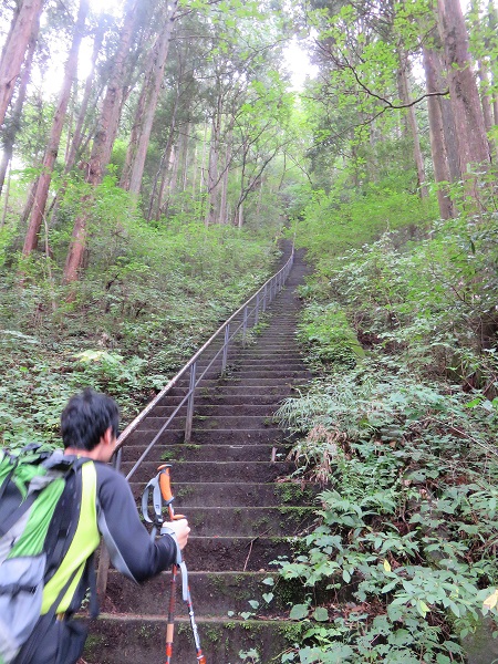 f:id:aohige0718:20170926170502j:plain 愛宕神社の手前にある階段