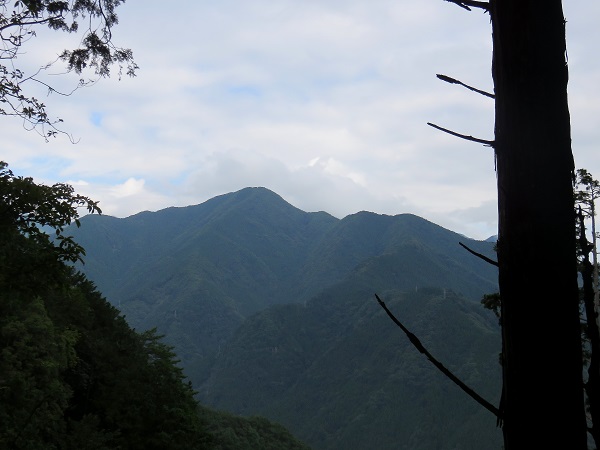f:id:aohige0718:20170926170853j:plain 鋸山(鋸尾根)から御前山