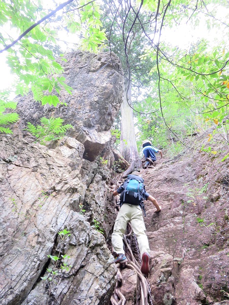 f:id:aohige0718:20170926170921j:plain 鋸山(鋸尾根)の鎖場