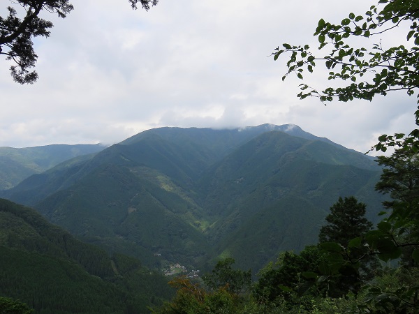 f:id:aohige0718:20170926170938j:plain 六ツ石山遠望