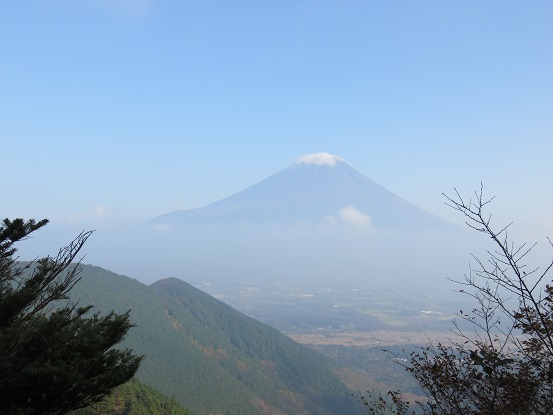 端足峠からも綺麗な富士山