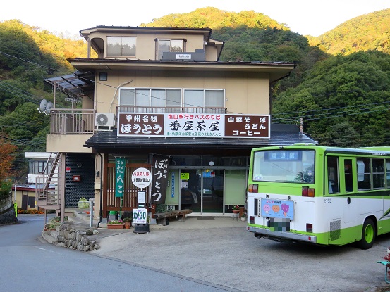 大菩薩峠登山口バス停からスタート様子