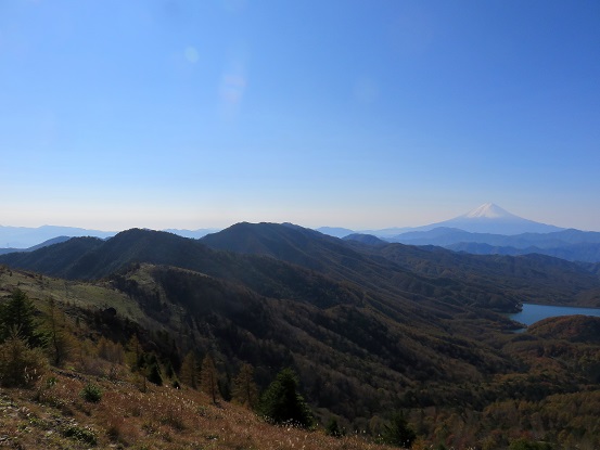 小金沢山・黒岳方面の稜線