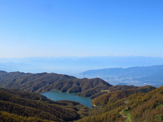 天狗棚山からの大菩薩湖の景色