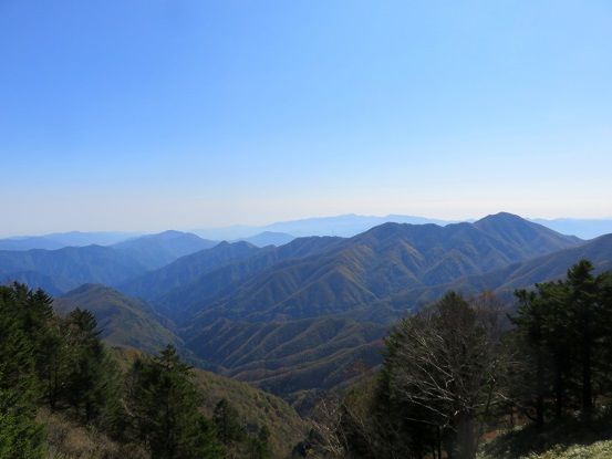 雁ヶ腹摺山標高1,874ｍ