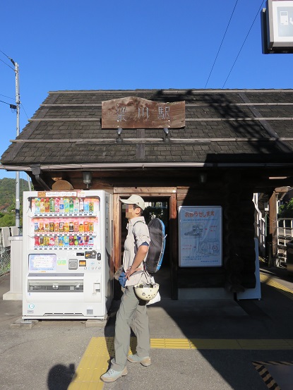 梁川駅と倉岳山登山者