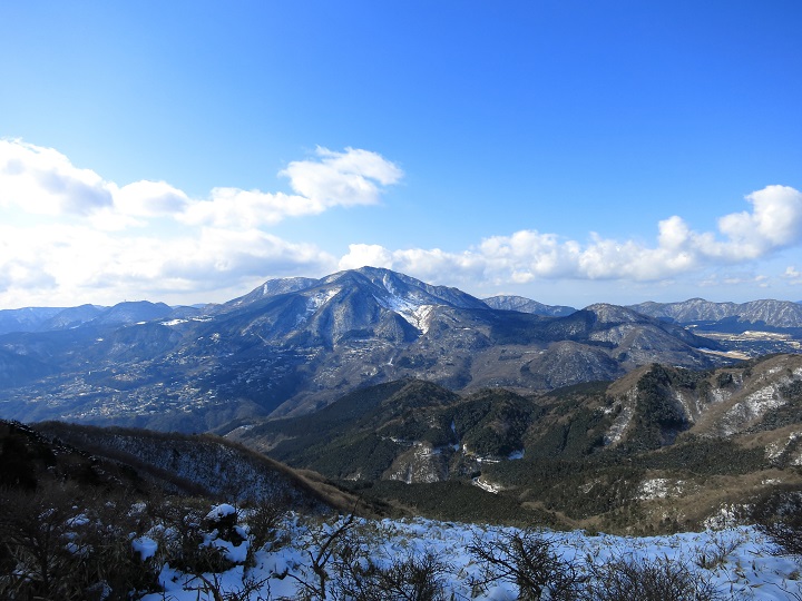 明神ヶ岳の稜線箱根最高峰神山大涌谷