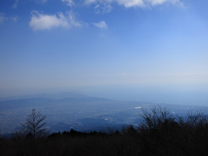 明神ヶ岳の山頂から相模湾景色