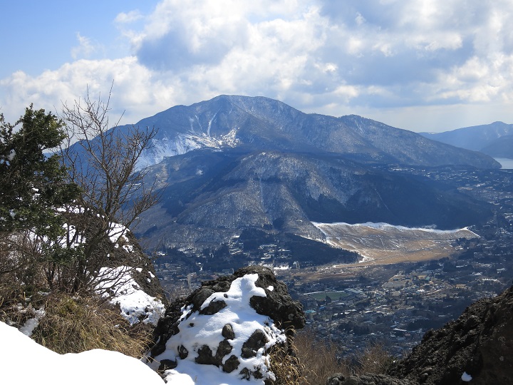 大涌谷と箱根の最高峰である神山