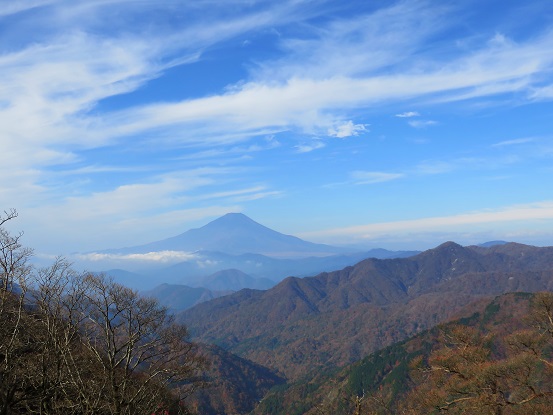 f:id:aohige0718:20171105224932j:plain 丹沢主脈縦走路富士山の景色