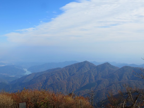 f:id:aohige0718:20171105225422j:plain 丹沢三峰の紅葉