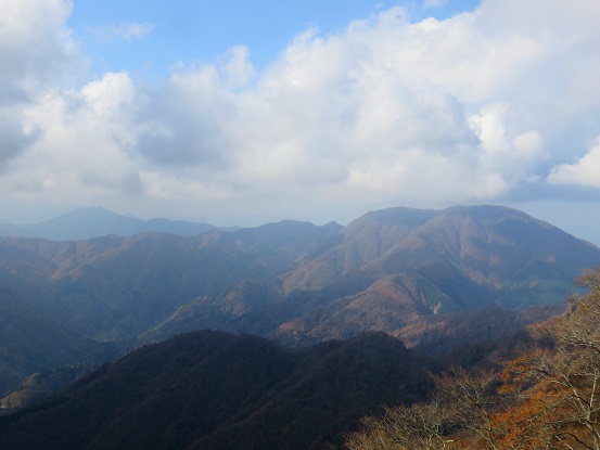 大室山方面の紅葉