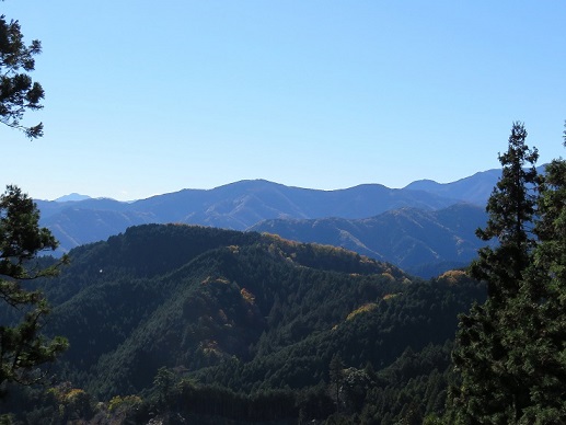 子ノ権現周辺から奥多摩方面の山並み