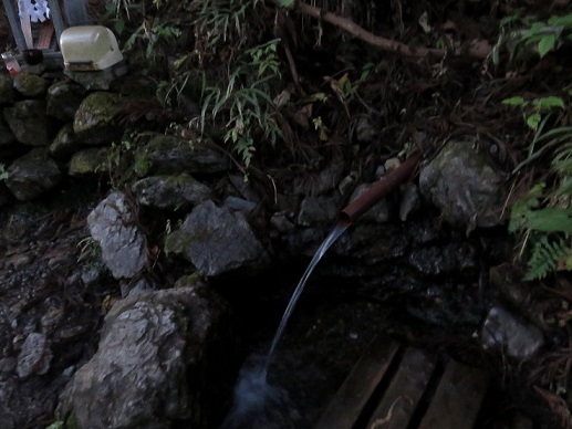 武甲山延命水水場