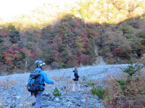 f:id:aohige0718:20171114200529j:plain 地蔵尾根の取付地点南方向