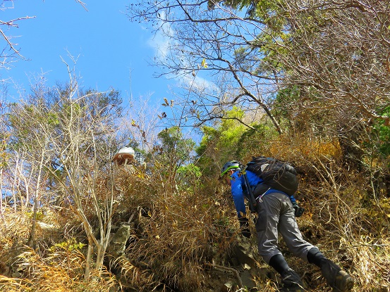 f:id:aohige0718:20171114200935j:plain 地蔵平姫次や袖平山が見えている