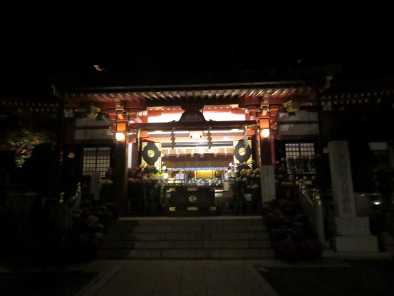 ライトアップされた紅葉と大山阿夫利神社下社