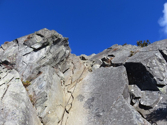 鳳岩迫力がある鎖場