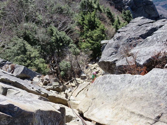 乾徳山の上から下(鳳岩)を覗き込む