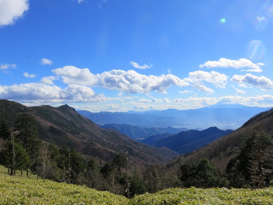 大ダオ右手に富士山、左手に乾徳山