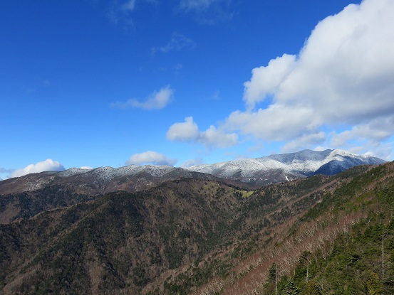 笠盛山周辺からの北奥千丈岳方面の展望