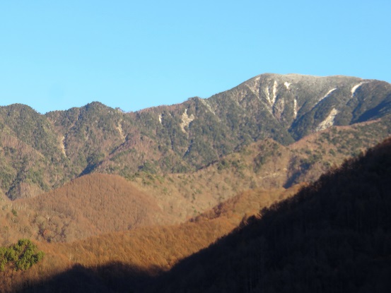 道の駅みとみから木賊山・甲武信ヶ岳景色
