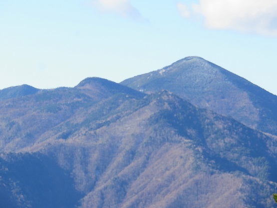 雁坂峠方面から見る黒金山
