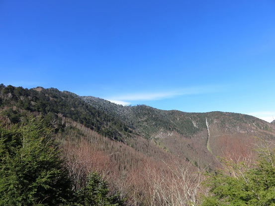 雁坂小屋からの雁坂嶺の景色