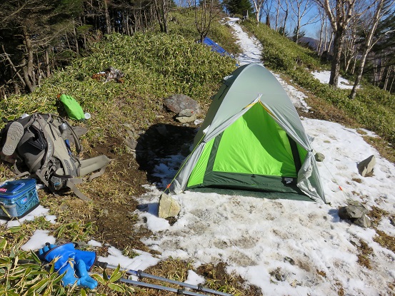 雁坂小屋のテント場の様子