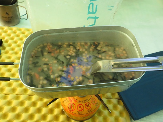 f:id:aohige0718:20171128232020j:plain テント泊の山飯