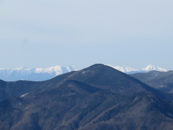 f:id:aohige0718:20171128232222j:plain 黒金山の後ろに南アルプスの山並み