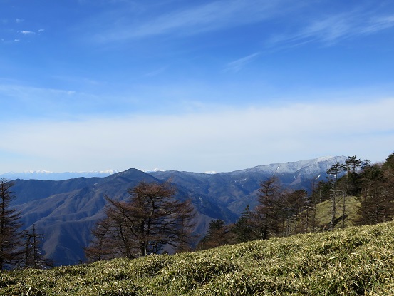 f:id:aohige0718:20171128232238j:plain 古礼山の山頂から黒金山と北奥千丈岳