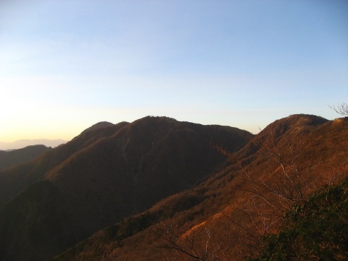 不動ノ峰と臼ヶ岳方面夕日