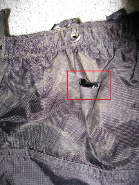 アイゼンでスパッツを切ってしまった修理が必要な箇所