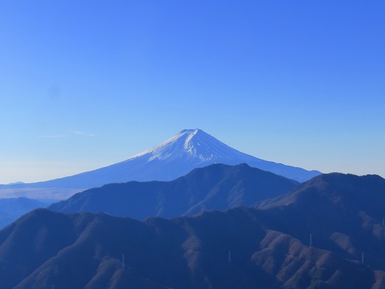 滝子山の山頂近くからの富士山の眺め