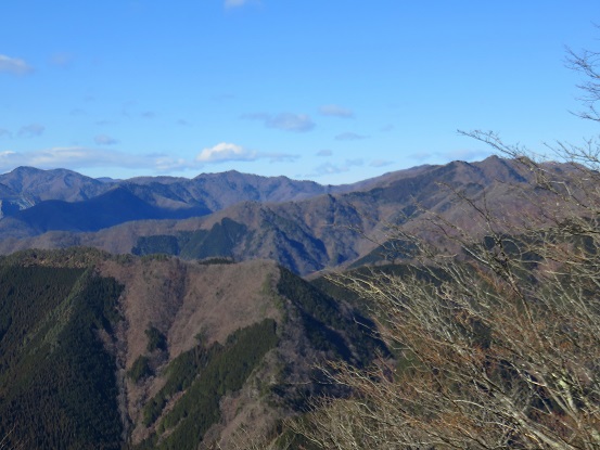 川苔山の山頂からの奥多摩の景色