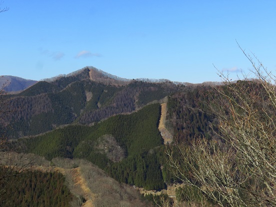 日向沢ノ峰と蕎麦粒山景色