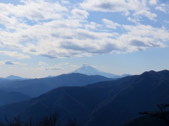 f:id:aohige0718:20180108170821j:plain 日向沢ノ峰からの富士山の景色
