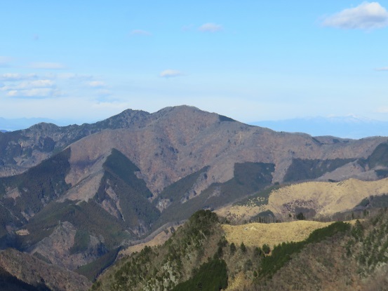 f:id:aohige0718:20180108170935j:plain 有間山稜から見る大持山