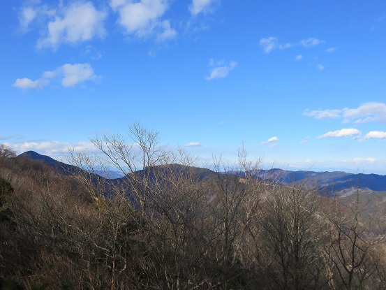 f:id:aohige0718:20180108171528j:plain 蕨山の山頂からの武甲山景色