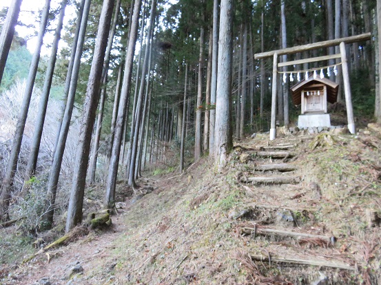 f:id:aohige0718:20180108171827j:plain さわらびの湯から蕨山登山道の入口
