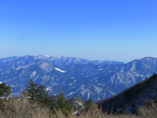 三ツ峠山から丹沢山塊