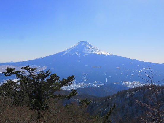 ッ峠山の開運山から見る富士山