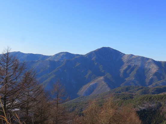 御坂黒岳が威風堂々