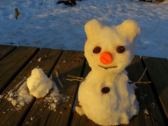 カチカチ山クオリティーが高い雪ダルマ