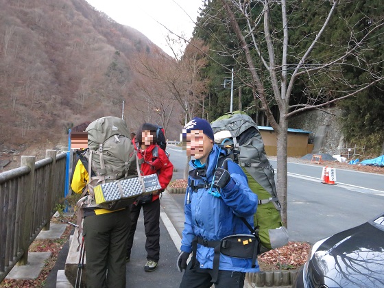 秩父湖で集合和名倉山登山参加者