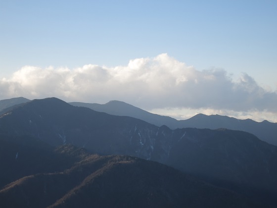 和名倉山方面から見る奥秩父の山並み